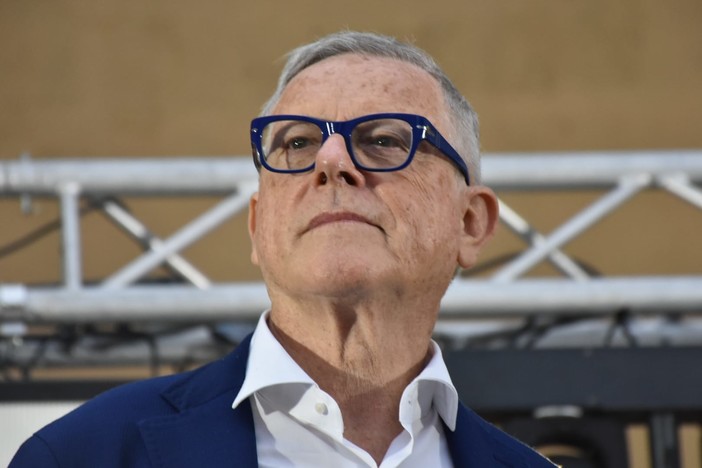 Sanremo: Gianni Rolando chiude la campagna elettorale "Una squadra che non vince si deve cambiare" (Foto e video) Sanremo: Gianni Rolando chiude la campagna elettorale "Una squadra che non vince si deve cambiare" (Foto e video)