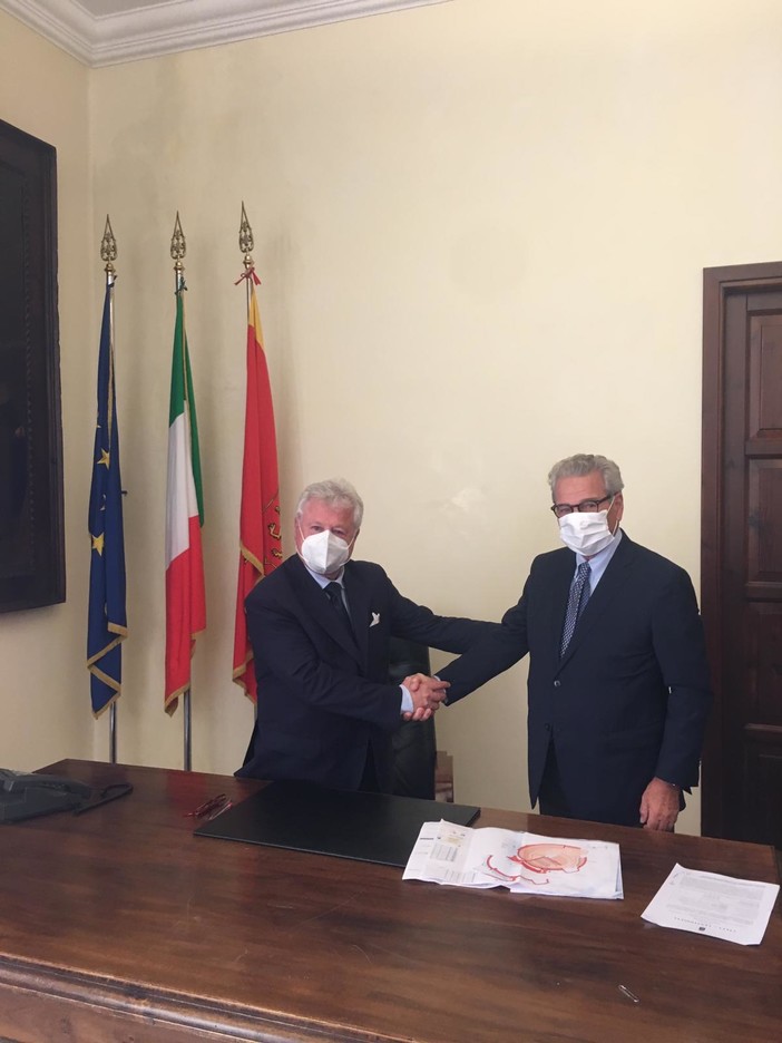 Ventimiglia, il sindaco Scullino sottoscrive il verbale di collaudo per il via definitivo al nuovo porto di Cala del Forte