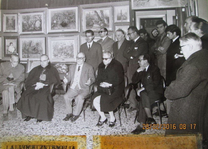 Ventimiglia: una foto del 1969 in bianco e nero di Eduardo Raneri dell'inaugurazione di una Mostra di Pittura Ventimiglia: una foto del 1969 in bianco e nero di Eduardo Raneri dell'inaugurazione di una Mostra di Pittura