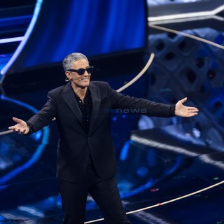 “Sono il booster dell’intrattenimento”: Fiorello fa il suo ingresso al Festival “Sono il booster dell’intrattenimento”: Fiorello fa il suo ingresso al Festival