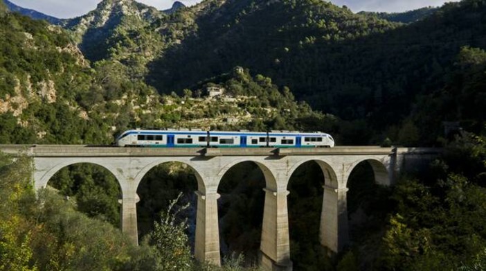 Cuneo-Ventimiglia-Nizza, Agb: "La Ferrovia delle Meraviglie spegne 45 candeline ma è ancora a rischio di sopravvivenza"