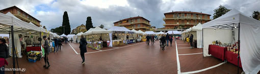 San Bartolomeo al Mare: grande successo fino a stasera per la Fiera della Candelora (foto) San Bartolomeo al Mare: grande successo fino a stasera per la Fiera della Candelora (foto)