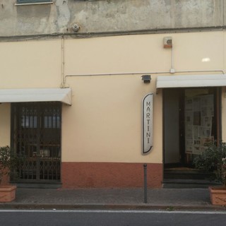 Pontedassio: furto con spaccata ai danni di una gioielleria, ladri sradicano dal muro una porta utilizzando una fune legata ad un'auto