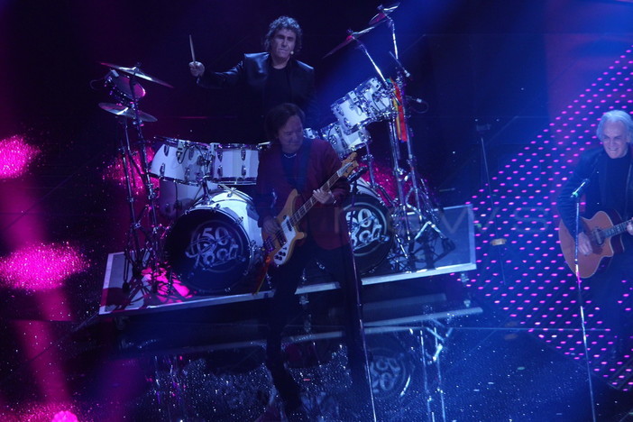 Tifo da stadio a #sanremo 2016 per i mitici Pooh