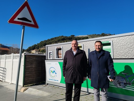 Vallecrosia, parte il nuovo servizio di raccolta differenziata: ispettore ambientale e sanzioni contro i 'furbetti dei rifiuti' (Foto e video)