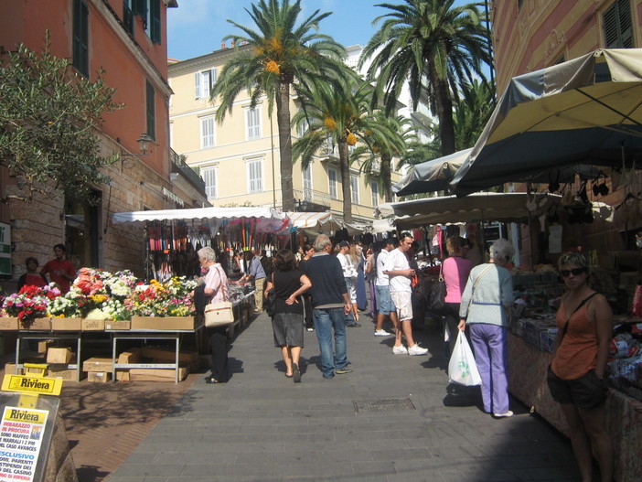 Imperia: manca solo l'ok del Consiglio comunale, il mercato di Porto Maurizio resta in via XX Settembre Imperia: manca solo l'ok del Consiglio comunale, il mercato di Porto Maurizio resta in via XX Settembre