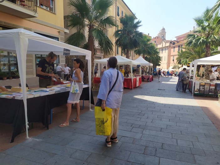 L’Istituto Internazionale di Studi Liguri e il museo Bicknell di Bordighera alla ‘Fiera del libro’ di Imperia L’Istituto Internazionale di Studi Liguri e il museo Bicknell di Bordighera alla ‘Fiera del libro’ di Imperia