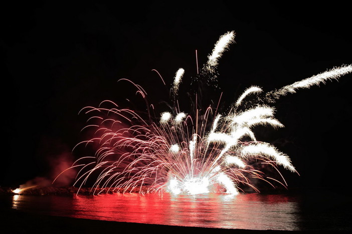 San Bartolomeo al Mare: le più belle foto dei fuochi d'artificio di ieri sera