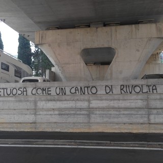 Imperia: “Ioculano bastardo, noi non ci scusiamo”, cancellata la scritta contro il Sindaco di Ventimiglia nel parcheggio del cimitero di Oneglia, al suo posto una frase tratta da un brano di Bronson
