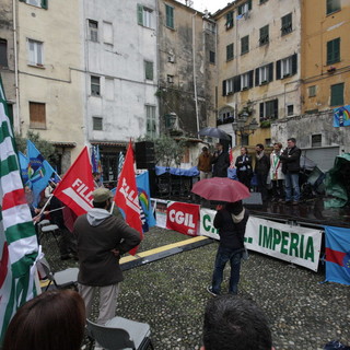 Dopo la festa del 1° Maggio interviene il PCL "Molti lavoratori in meno a festeggiare!" Dopo la festa del 1° Maggio interviene il PCL "Molti lavoratori in meno a festeggiare!"