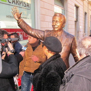 Sanremo: posizionamento statua di Mike Bongiorno, un lettore la vorrebbe da un'altra parte Sanremo: posizionamento statua di Mike Bongiorno, un lettore la vorrebbe da un'altra parte