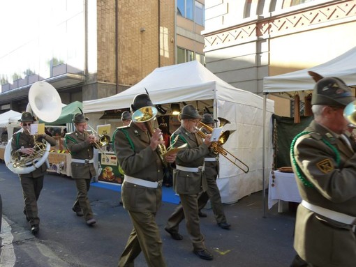 Ospedaletti: stasera concerto in piazza IV Novembre con la Fanfara Sezionale Alpina “Colle di Nava” Ospedaletti: stasera concerto in piazza IV Novembre con la Fanfara Sezionale Alpina “Colle di Nava”