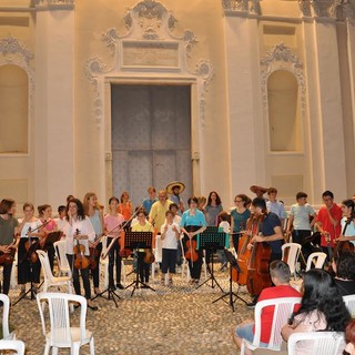 Sanremo: il 22 giugno scorso il concerto dell'Orchestra Giovanile della Pigna e della Giovane Orchestra della Riviera dei Fiori Note Libere Sanremo: il 22 giugno scorso il concerto dell'Orchestra Giovanile della Pigna e della Giovane Orchestra della Riviera dei Fiori Note Libere