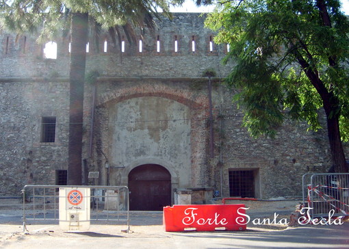 Sanremo: mancanza di decoro urbano, un lettore "Ma esiste un responsabile?"