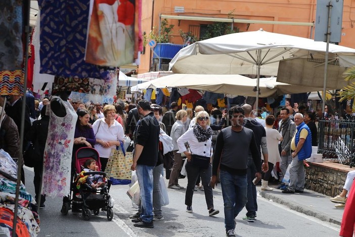 Sanremo: domenica 12 la 'Fiera di Maggio', le bancarelle tra lungomare Calvino e piazzale Dapporto