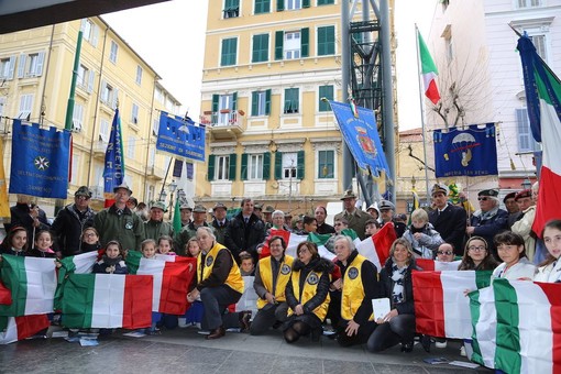 Sanremo: 154a Giornata dell'Unità Nazionale, l'importanza della Costituzione e della Bandiera Italiana spiegata ai bimbi delle scuole del plesso Asquasciati Sanremo: 154a Giornata dell'Unità Nazionale, l'importanza della Costituzione e della Bandiera Italiana spiegata ai bimbi delle scuole del plesso Asquasciati