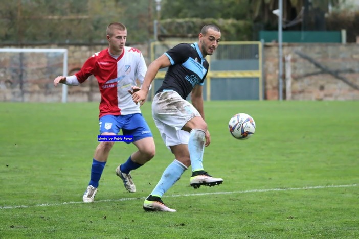 Nella foto l'attaccante Mark Gaeta con la maglia della Sanremese Nella foto l'attaccante Mark Gaeta con la maglia della Sanremese