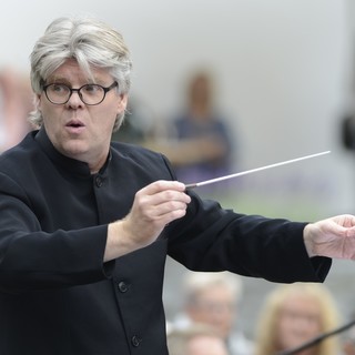 Il M° Gudni Emilsson dirige l'Orchestra Sinfonica di Sanremo nell'ambito del Premio 'Cento anni da qui' di Confindustria