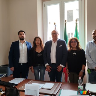 Vallecrosia, scelta la Giunta. Perri: "Il primo consiglio comunale sarà in piazza" (Foto e video)