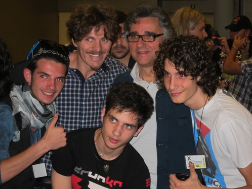 Gaetano Curreri con un gruppo di studenti di Area Sanremo Gaetano Curreri con un gruppo di studenti di Area Sanremo