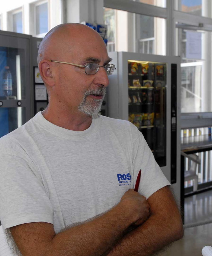 Il professore di religione dell'Ipsia Gianluigi Gemma Il professore di religione dell'Ipsia Gianluigi Gemma