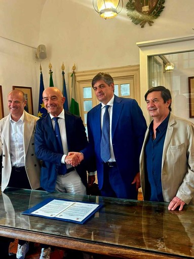 Sanremo e Capri sempre più vicine: firmato l’atto propedeutico al gemellaggio culturale e turistico Sanremo e Capri sempre più vicine: firmato l’atto propedeutico al gemellaggio culturale e turistico