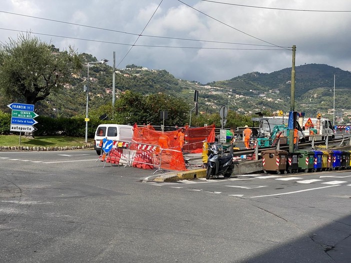 Al via il ripristino della griglia di scolo delle acque a Ventimiglia, Scullino: "Rappresentava un pericolo" (Foto)