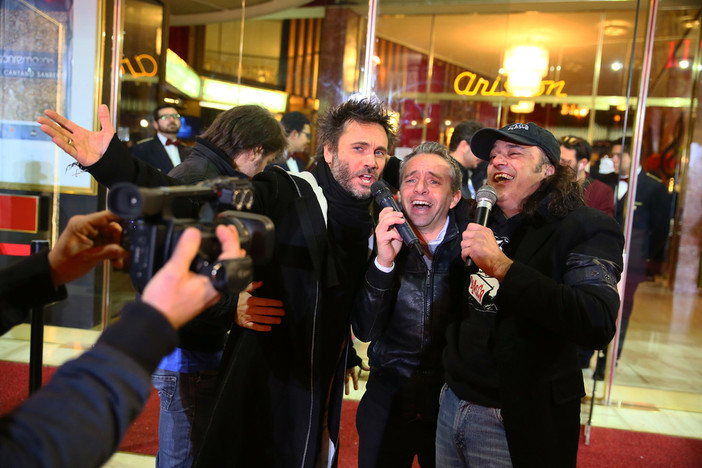 Festival di Sanremo: Gianni Rossi ancora una volta 'mattatore' d'eccellenza con il suo Red Carpet Show davanti all'Ariston Festival di Sanremo: Gianni Rossi ancora una volta 'mattatore' d'eccellenza con il suo Red Carpet Show davanti all'Ariston