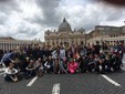 Il gruppo dei giovanissimi in piazza San Pietro