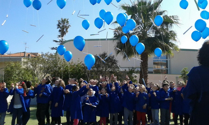 Santo Stefano al Mare: per la Giornata mondiale della consapevolezza sull'Autismo, lancio di palloncini dei bimbi delle scuole (foto) Santo Stefano al Mare: per la Giornata mondiale della consapevolezza sull'Autismo, lancio di palloncini dei bimbi delle scuole (foto)