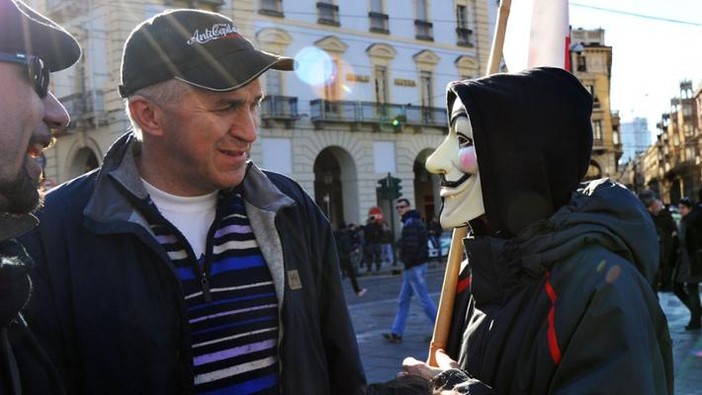 Caso Rossetto, condanna a 5 mesi e 10 giorni: attivisti fuori dal Tribunale di Imperia in segno di solidarietà Caso Rossetto, condanna a 5 mesi e 10 giorni: attivisti fuori dal Tribunale di Imperia in segno di solidarietà