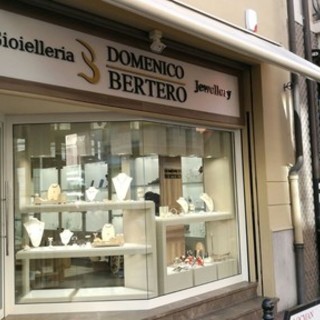 San Valentino è alle porte e le idee regalo scarseggiano? Non preoccuparti ci pensa la Gioielleria Bertero a darti i suggerimenti giusti per stupirla!