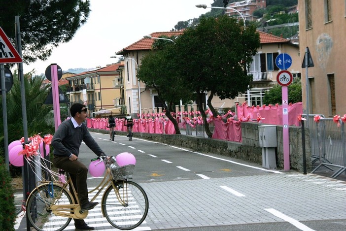 A Riva Ligure tutto pronto per ospitare il passaggio del Giro d'Italia. Le foto A Riva Ligure tutto pronto per ospitare il passaggio del Giro d'Italia. Le foto