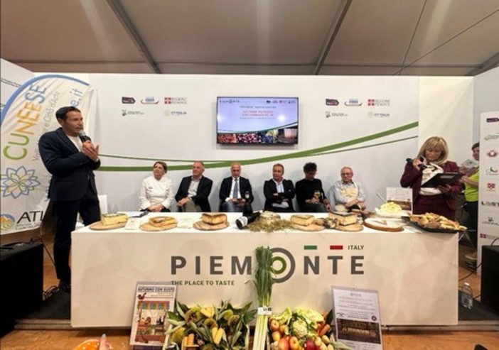 Goloserie d'alpeggio con i formaggi del re. A Terra Madre la presentazione di Atl del Cuneese (Video) Goloserie d'alpeggio con i formaggi del re. A Terra Madre la presentazione di Atl del Cuneese (Video)