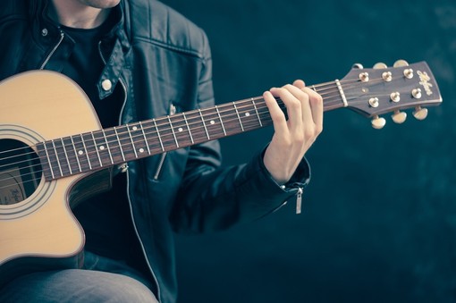Sognando il Festival: a lezione di canto e chitarra per aspiranti musicisti sanremesi