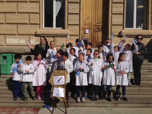 Sanremo: poeti per un giorno gli alunni dell'Istituto Comprensivo Italo Calvino per la Giornata Mondiale della Poesia