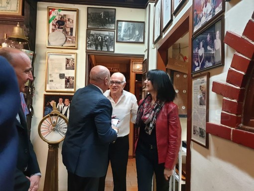 Vallecrosia: circa 300 persone da Erio per l’incontro con Gianni Berrino organizzato da Fabio Perri Vallecrosia: circa 300 persone da Erio per l’incontro con Gianni Berrino organizzato da Fabio Perri