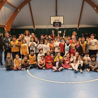 "Aspettando il Natale", un successo la giornata sportiva di minibasket a Vallecrosia "Aspettando il Natale", un successo la giornata sportiva di minibasket a Vallecrosia