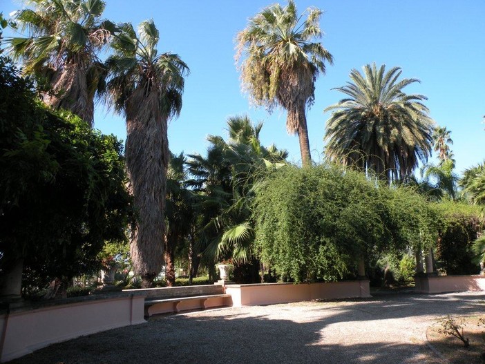 Sanremo: ripuliti dalle scritte i giardini di Villa Ormond