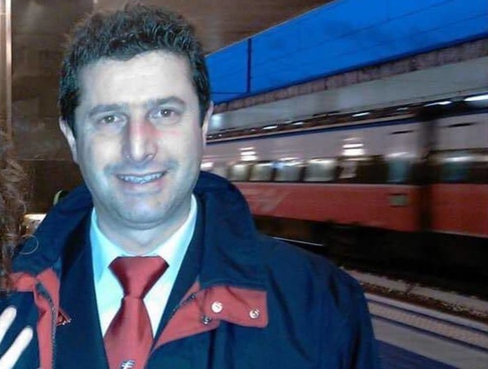 Deragliamento del treno ad alta velocità, a ricordare Giuseppe Cicciù anche i colleghi della sorella, Teresa, che vive a Imperia e lavora alla stazione di Ventimiglia Deragliamento del treno ad alta velocità, a ricordare Giuseppe Cicciù anche i colleghi della sorella, Teresa, che vive a Imperia e lavora alla stazione di Ventimiglia