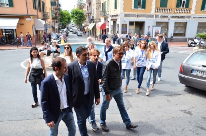 La visita di Toti in campagna elettorale il 20 maggio scorso