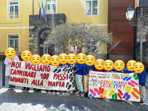 Ventimiglia: per la Giornata della Memoria, minuto di silenzio per le classi di tutti i plessi dell’IC n.2 Cavour Ventimiglia: per la Giornata della Memoria, minuto di silenzio per le classi di tutti i plessi dell’IC n.2 Cavour