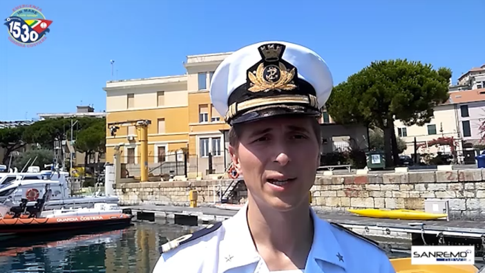 Imperia 'Ponente d'a...mare': i consigli della Guardia Costiera, manovra di recupero uomo in mare (Video)