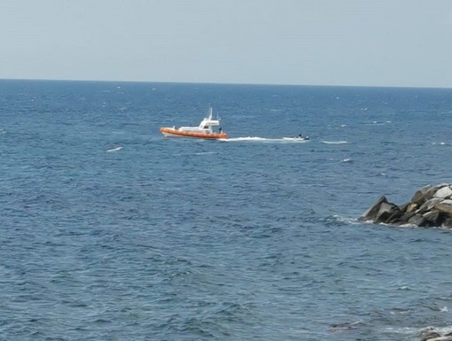 Sanremo, la guardia costiera salva l'equipaggio di una canoa in difficoltà, i ringraziamenti di una nostra lettrice Sanremo, la guardia costiera salva l'equipaggio di una canoa in difficoltà, i ringraziamenti di una nostra lettrice