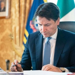 Coronavirus, stop a calcetto e feste private, locali chiusi a mezzanotte. Massimo trenta invitati a matrimoni, cresime e battesimi