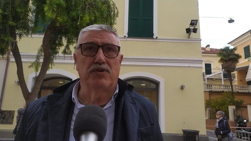 Diano Marina: accuse a Giacomo Chiappori. Il Sindaco si difende: "Mi avete preso per un barbone?" Diano Marina: accuse a Giacomo Chiappori. Il Sindaco si difende: "Mi avete preso per un barbone?"