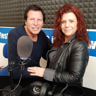 Il cantautore Sandro Giacobbe  per un'intervista esclusiva a Radio 103