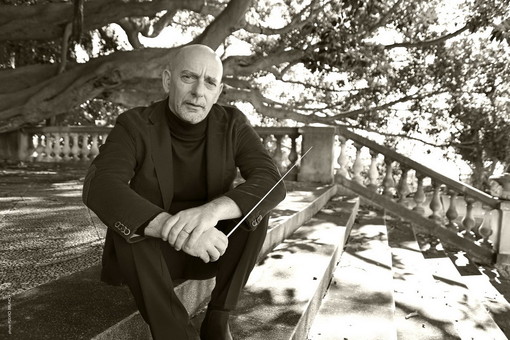 Il M° Giancarlo De Lorenzo dirige la Sinfonica in 'Valzer e polke della famiglia Strauss' al teatro dell'Opera del Casinò di Sanremo