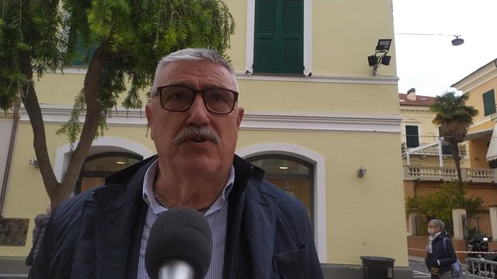 Diano Marina: accuse a Giacomo Chiappori. Il Sindaco si difende: "Mi avete preso per un barbone?" Diano Marina: accuse a Giacomo Chiappori. Il Sindaco si difende: "Mi avete preso per un barbone?"