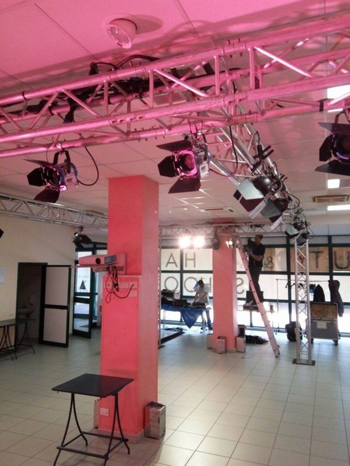 Uno sguardo dietro le quinte alla Gori Hair School per la preparazione dello spettacolo di domenica (gallery) Uno sguardo dietro le quinte alla Gori Hair School per la preparazione dello spettacolo di domenica (gallery)